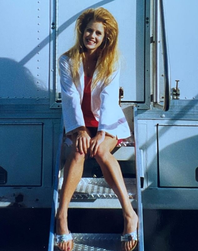 عانت الممثلة البالغة من العمر 50 عامًا في البداية من الشكوك الذاتية. شوهدت خلال فيلمها في الكوميديا ​​السوداء Drop Dead Gorgeous (1999)