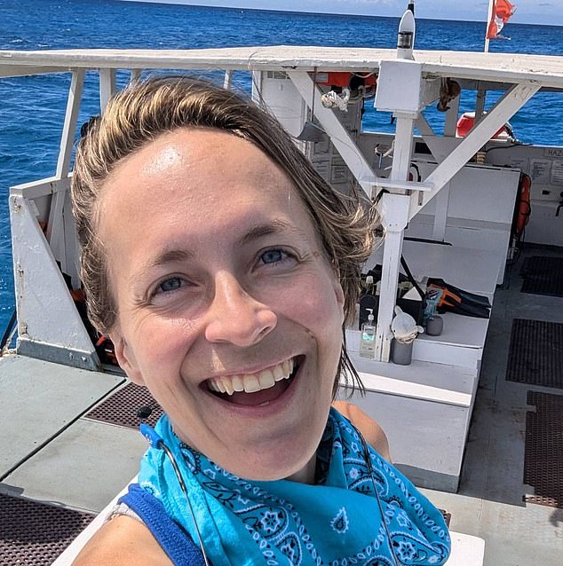 وُلد دانسر في كاسل روك بولاية كولورادو، وعاش في هاواي لمدة 12 عامًا تقريبًا