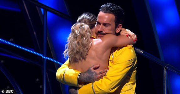 **** Ruckas Videograbs **** (01322) 861777 **** الصور المقدمة من RUCKAS ***** هام * يرجى الاعتماد على BBC لهذه الصورة. 03/11/24 تعال بدقة للرقص على النتائج من العرض الليلة * *هام - يرجى القراءة** تظل مقاطع الفيديو التي توفرها Ruckas Pictures دائمًا حقوق الطبع والنشر لصانعي البرامج، ونحن نقدم خدمة لالتقاط الصور وتزويدها للعميل، وسيظل تأمين حقوق الطبع والنشر للصور دائمًا مسؤولية الناشر في جميع الأوقات. تنطبق الشروط والأحكام القياسية والحد الأدنى من الرسوم على مقاطع الفيديو الخاصة بنا ما لم يتم تغييرها بموجب اتفاق قبل النشر.