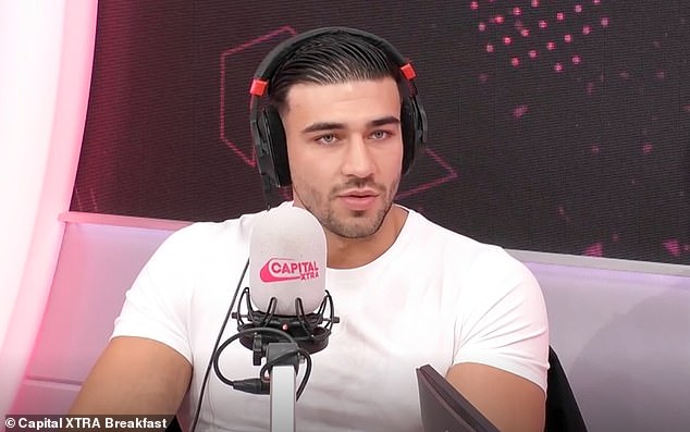 يأتي ذلك بعد أن قال تومي إن خطيبته المنفصلة مولي ماي هي 