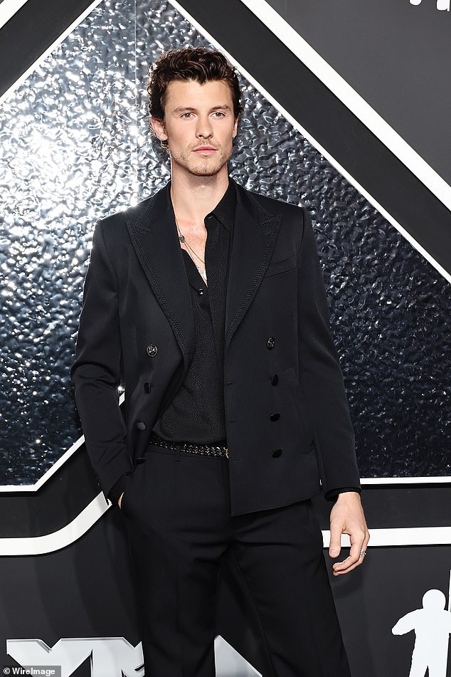 لقد تحدث سابقًا عن الشعور بالضغط الذي يجب رؤيته مع النساء لإثبات أنه 