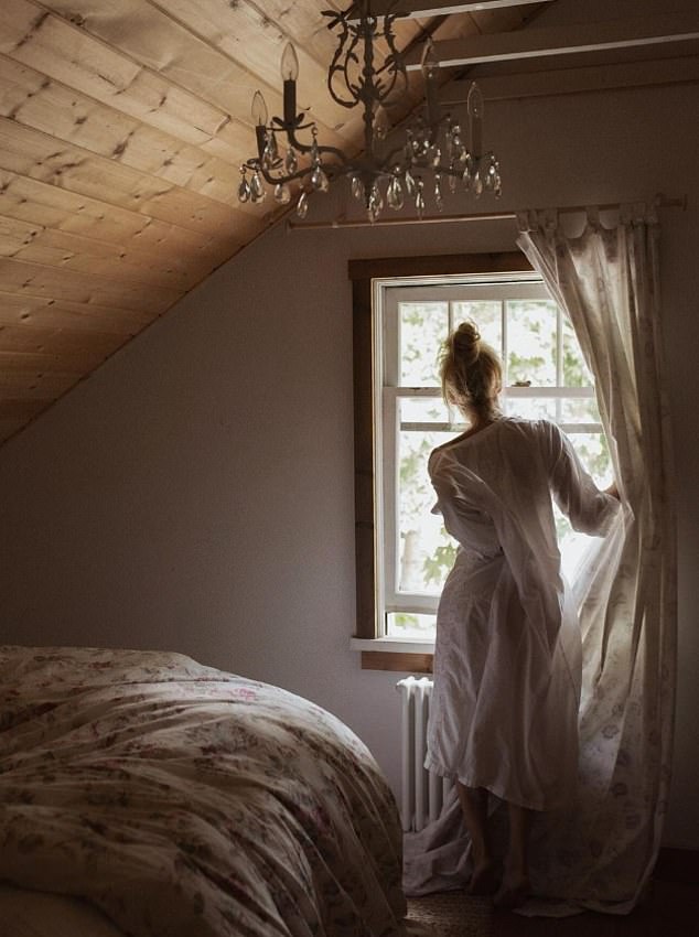 وأخبرت القنبلة البالغة من العمر 57 عامًا موقع WWD.com يوم الثلاثاء لماذا تركت سحر كاليفورنيا