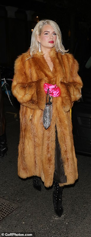 لقد اختتمت بالدفء عندما توجهت لاحقًا إلى الليل