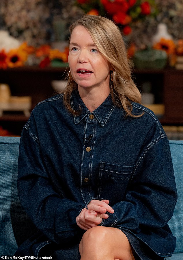 وقالت الممثلة إن أولويتها العاجلة هي حماية ابنتيهما، ماجي، 15 عامًا، ونانسي، 13 عامًا، بينما تواجهان مستقبلًا ماليًا غامضًا.