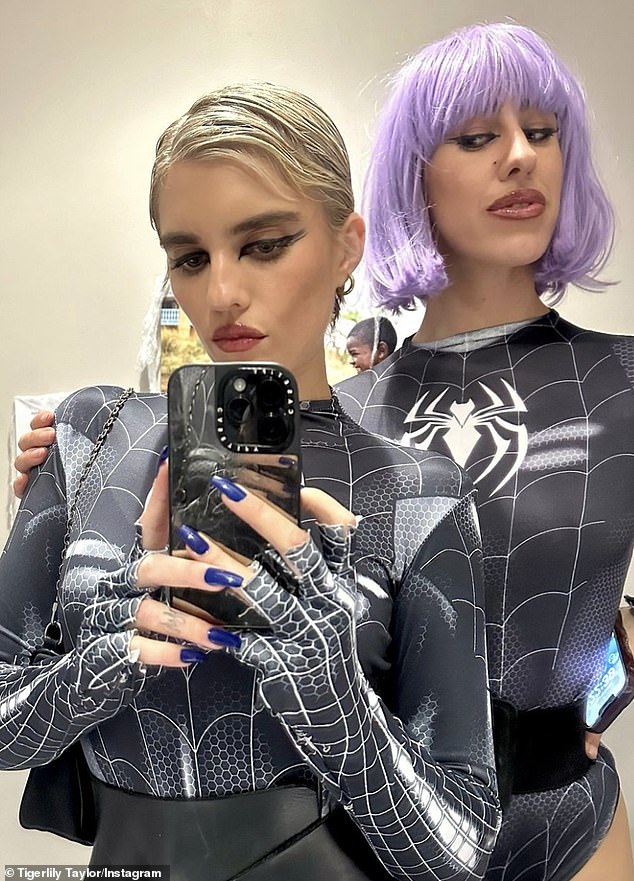 لقد التقطت سلسلة من اللقطات مع أصدقائها المحبوبين