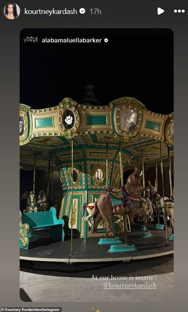 كانت ابنة باركر ألاباما، البالغة من العمر 18 عامًا، والتي يتقاسمها مع زوجته السابقة شوانا موكلر، حاضرة في حفل عيد ميلاد شقيقها عندما نشرت صورة لدوامة كاملة الحجم مع تسمية توضيحية تقول: 