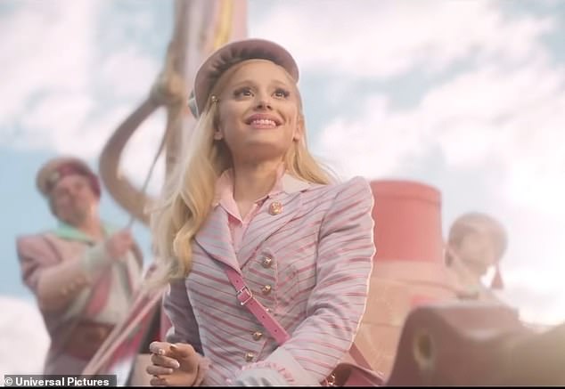 ولدت غراندي أريانا غراندي بوتيرا في 26 يونيو 1993، في بوكا راتون، فلوريدا، لكنها اختصرت اسم عائلتها إلى غراندي فقط في بداية حياتها المهنية حوالي عام 2010.