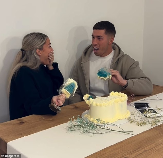 بالإضافة إلى مقاطع فيديو للعائلة والأصدقاء وهم يعلمون بالأخبار، قاموا أيضًا بالتقاط اللحظة التي اكتشفوا فيها أنهم ينتظرون صبيًا