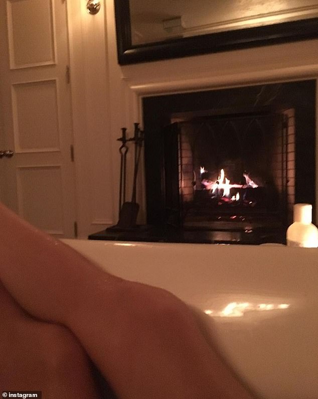 إنهم ينتقلون مع ابنيهما ألكسندر، خمسة أعوام، وجيمس، أربعة أعوام.