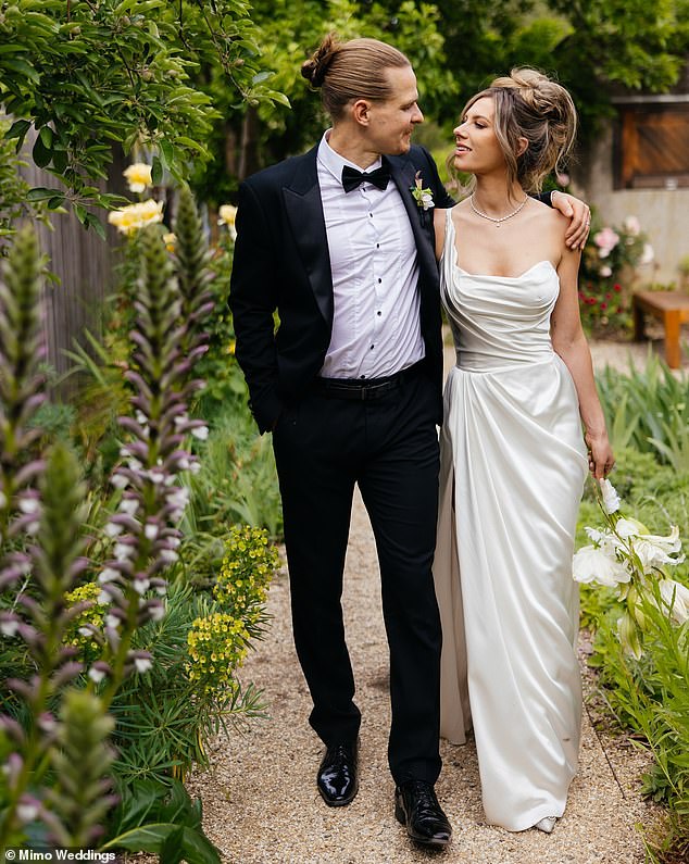 شارك المضيف المشارك لبرنامج Will & Woody التابع لشبكة KIIS الأخبار يوم الأحد إلى جانب الصور الحميمة من يومهم الخاص على وسائل التواصل الاجتماعي