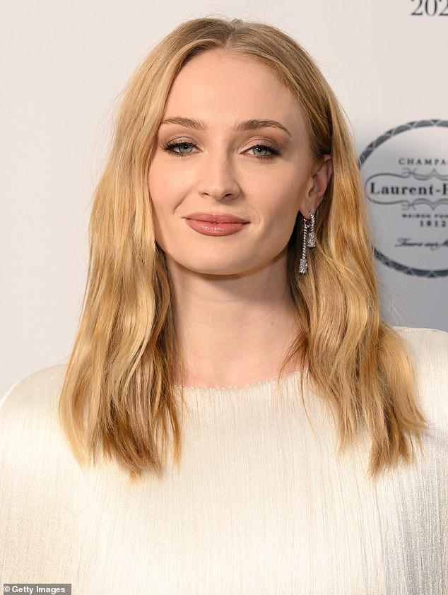 تقول تورنر، 28 عاماً، التي ارتدت فستاناً قصيراً أبيض اللون من لويس فويتون في الحفل الذي أقيم في كلاريدج في مايفير: 