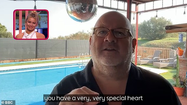 ثم عادت الكاميرا إلى تاشا التي كانت تحبس دموعها في الاستوديو. وأضافت: 