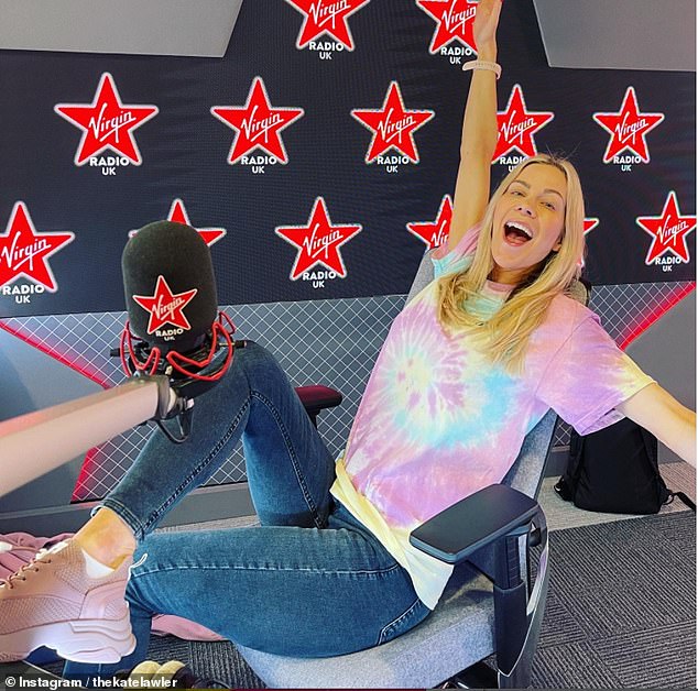 وكشفت كيت أنها ممتنة لأنها عرضت عليها وظيفة تقديم إذاعي في برمنغهام في عام 2007، مما سمح لها بالهروب من لندن والحفلات. الصورة 2022