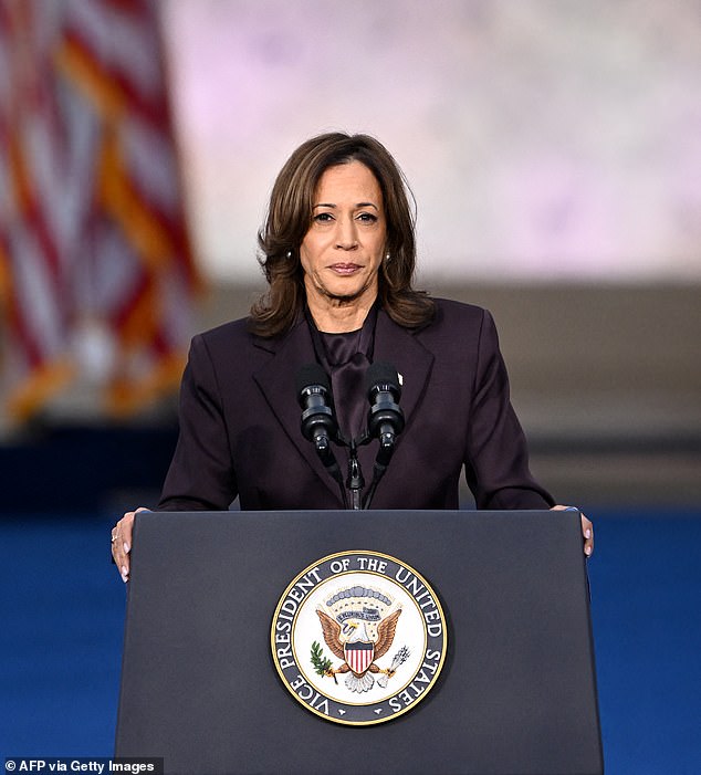 وألقى كلوني (63 عاما) دعمه لهاريس بعد أن كتب مقالة افتتاحية لاذعة حول السبب الذي يجعل جو بايدن سيكلف الديمقراطيين الفوز إذا لم يتخلى عن حملته، لكن ذلك لا يزال غير كاف.