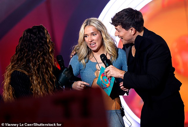 فقدت ليلي القدرة على الكلمات بعد أن غادرت المنزل، ولم تتمكن من الرد عندما سألها ويل وآيه جيه عن شعورها