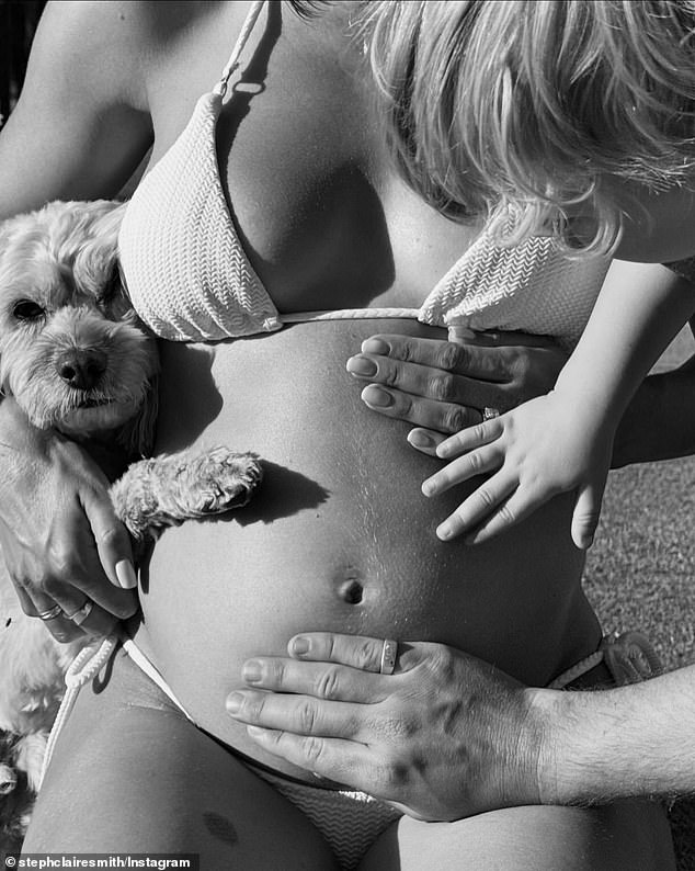 أعلنت ستيف، التي غالبًا ما تظهر ابنها هارفي البالغ من العمر ثلاث سنوات في منشوراتها على وسائل التواصل الاجتماعي، عن الخبر بسلسلة من الصور بالأبيض والأسود.