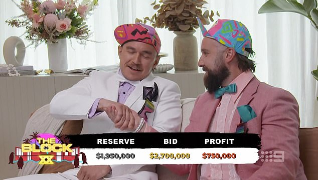 في وقت سابق من الحلقة، كان ريكي وهايدن محبطين بشكل واضح بعد حصولهما على المركز الرابع في المزاد، حيث أعلن ريكي أن هذا هو 