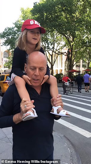 ويمكن سماع الرجل المتقاعد البالغ من العمر 69 عامًا وهو يتحدث بهدوء إلى طفله البالغ من العمر 10 سنوات الآن