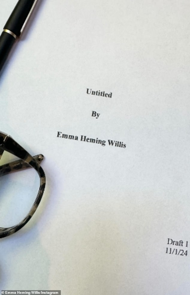 في الأول من نوفمبر، قامت إيما والمؤلفة الشبح ميشيل ليفي بندر بتسليم المسودة الأولى لكتابهما الذي صدر عام 2025 بدون عنوان والمخصص لمقدمي الرعاية الخائفين من الخرف الجبهي الصدغي مثلها.