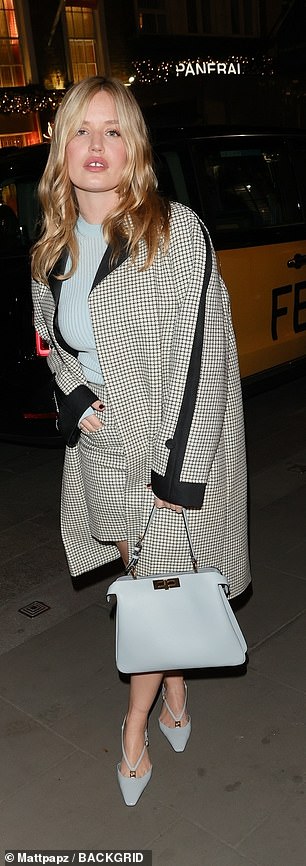 وأنجبت الفتاة البالغة من العمر 32 عامًا طفلها الأول من شريكها كامبريان سيدليك الشهر الماضي