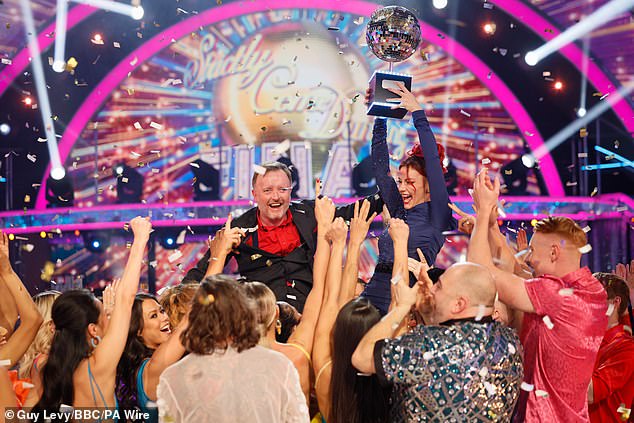 يأتي ذلك بعد أن كان Strictly Come Dancing في صف 