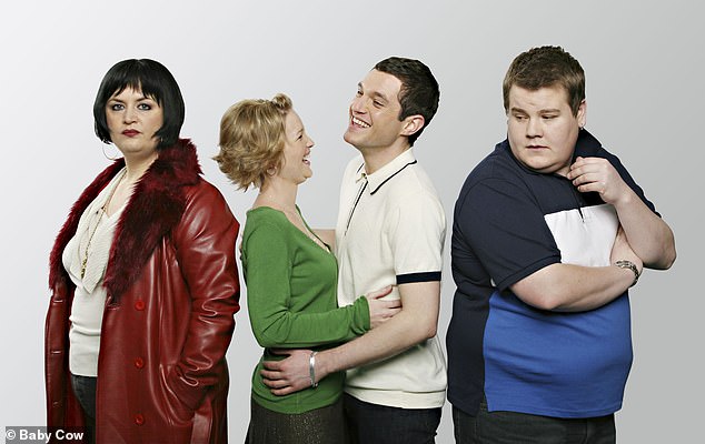 تم بث قبضة Gavin و Stacey على قناة BBC Three في عام 2007 وامتدت إلى 20 حلقة على مدار ثلاث سلاسل. بالإضافة إلى جيمس وروث، حولت ماثيو هورن وجوانا بيج إلى أسماء مألوفة