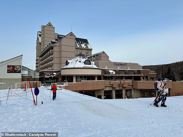 يدرج كل من Kiroro Grand وKiroro Peak الإقامة لمدة ثلاث ليالٍ في أماكنهما مقابل حوالي 3000 دولار خلال فترة ذروة عيد الميلاد.