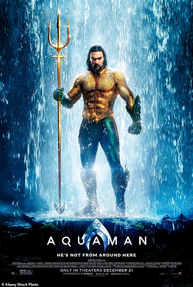 يشير إعلان يوم الاثنين إلى تحول كبير لموموا، الذي سبق له أن ترأس أفلام DC Aquaman؛ شوهدت في عام 2018