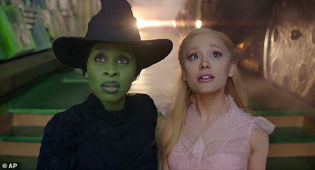 وتواجه فيليسيتي أريانا غراندي، النجمة المشاركة في فيلم Cynthia's Wicked، لأدائها دور Glinda The Good Witch، التي حصلت على أول ترشيح لها لجائزة الأوسكار.