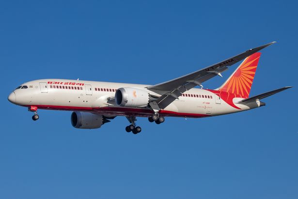 طائرة Air India Boeing 787 Dreamliner Aircraft كما يظهر في النهج النهائي الذي يطير للهبوط في لندن هيثرو 