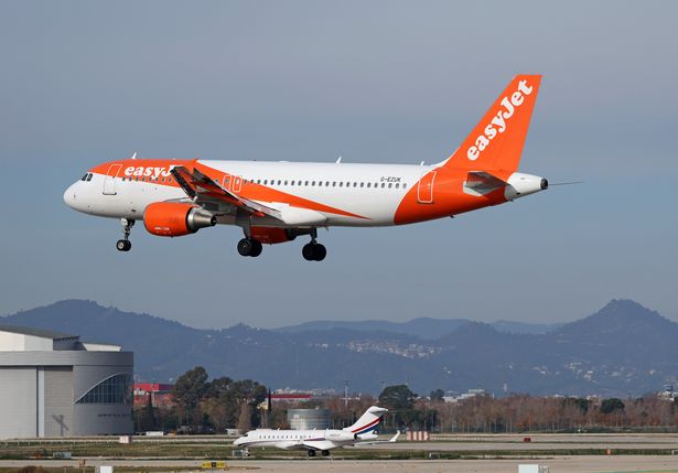 AIRBUS A320-214 من EasyJet Lands في مطار برشلونة إيل برات في برشلونة ، إسبانيا ، في 4 يناير 2025 (تصوير جوان فالس/أورباناندسبورت/نورفوتو عبر غيتي إيم.