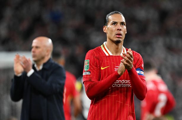 يعترف Van Dijk بمشجعي ليفربول بعد هزيمة كأس كاراباو النهائية