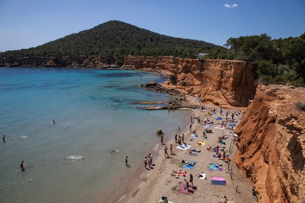 Playa es Bol Nou Beach في Ibiza ، إسبانيا (Stock)