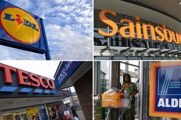 صورة مقسمة لألدي و Lidl و Tesco و Sainsbury's Stores