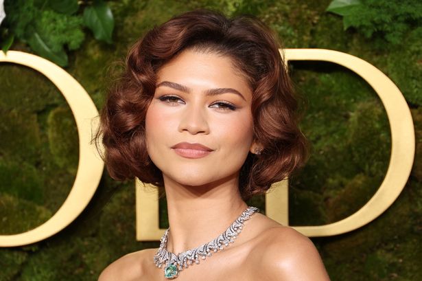 Zendaya خلال الـ 82 Golden Globes السنوية التي عقدت في بيفرلي هيلتون 