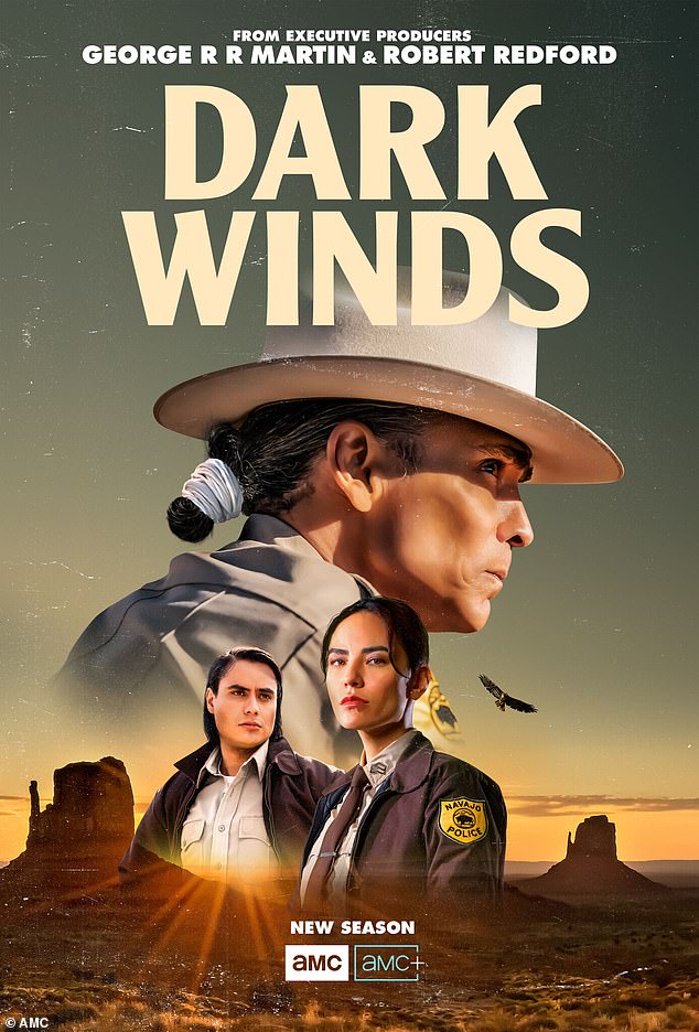 في ليلة الأحد ، صدم المعجبين عندما صنع حجابًا في العرض الأول للموسم الثالث من فيلم The Western Tririller Dark Winds