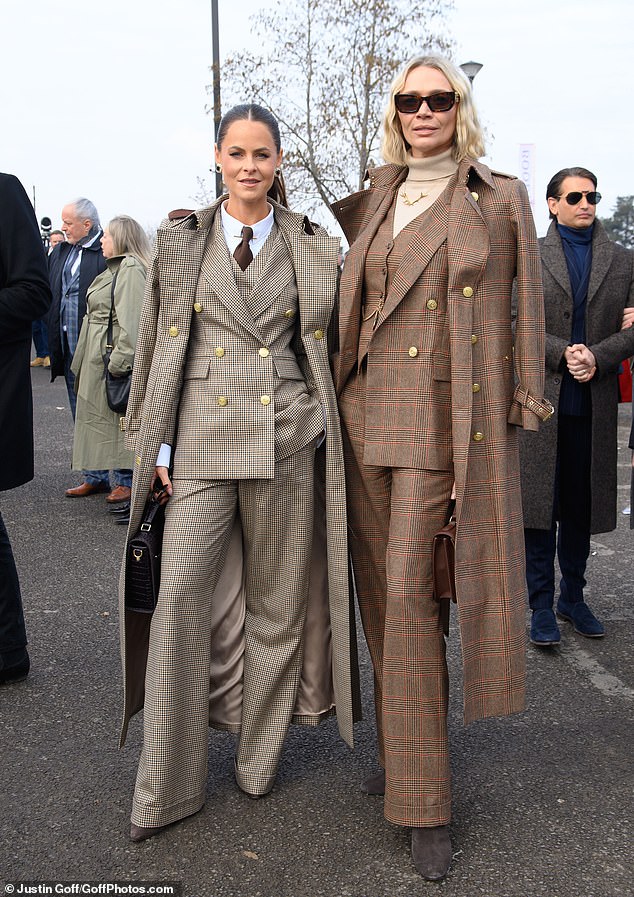 كان Jade Holland Cooper (L) و Jodie Kidd (R) مماثلة في مطابقة الدعاوى المكونة من ثلاث قطع