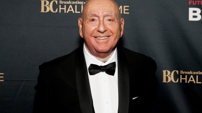 يعلن محلل ESPN Dick Vitale أنه خالٍ من السرطان مرة أخرى