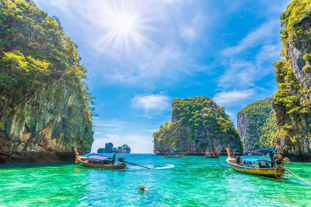 Ko Phi Phi Don a tisit لأولئك الذين يبحثون عن الطبيعة والحياة الليلية والبحث الروحية.