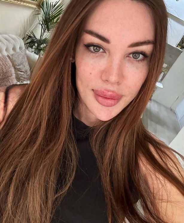 كيساريا أبراميدز في صورة شخصية