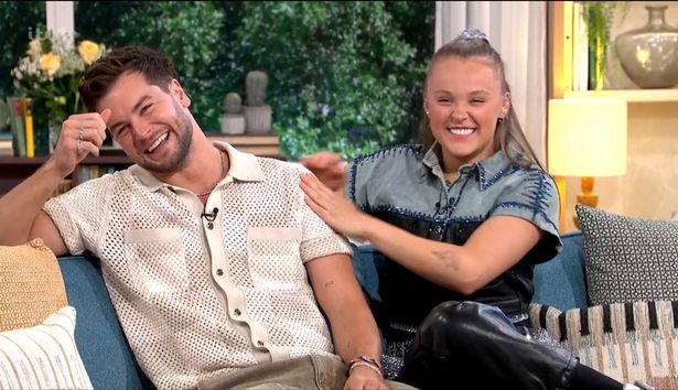 Jojo Siwa و Chris Hughes 
