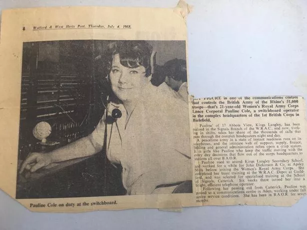 صورة لبولين كول في الخدمة في لوحة التبديل في الورقة في عام 1968 