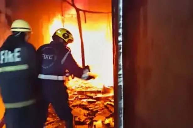 اندلع حريق مروع وقتل أمها وأطفالها الأربعة