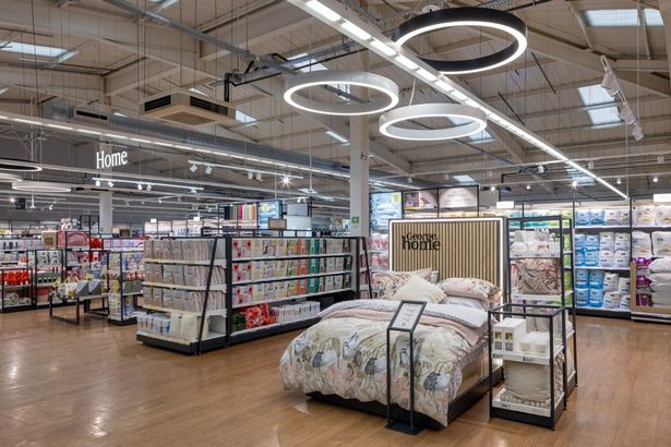 افتتحت Asda أول متجر لها مفهوم جورج على الإطلاق