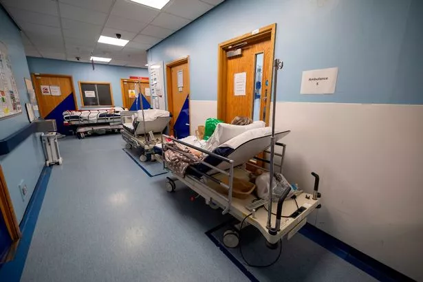 المرضى في الأسرة المتوقفة حول A&E