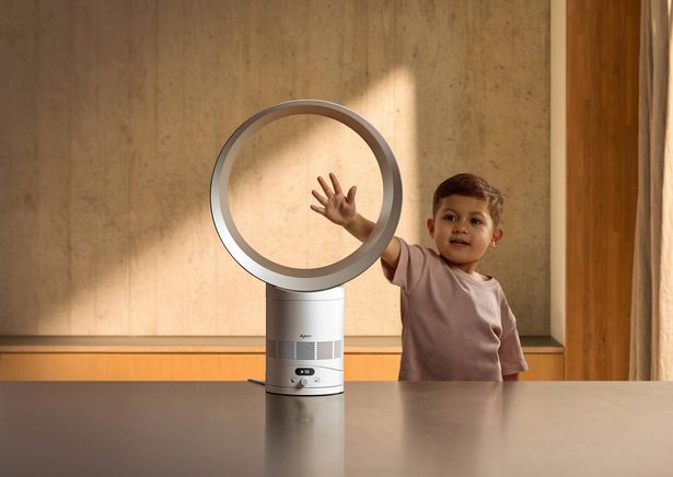 أصدر Dyson مروحة صغيرة جديدة تسمى The Cool CF1 Desk Fan 