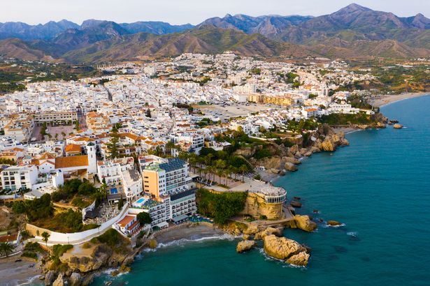 صورة جوية لمدينة نيرجا السياحية الإسبانية