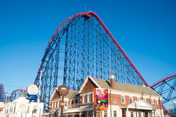Big Dipper Ride في Blackpool Pleasure Beach ، Blackpool ، إنجلترا. (الصورة بواسطة: Loop Images/Universal Images Group عبر Getty Images)