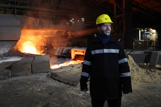 وزير الأعمال جوناثان رينولدز ، المصور في Steelworks في Scunthorpe ، عاد إلى زعيم حزب المحافظين