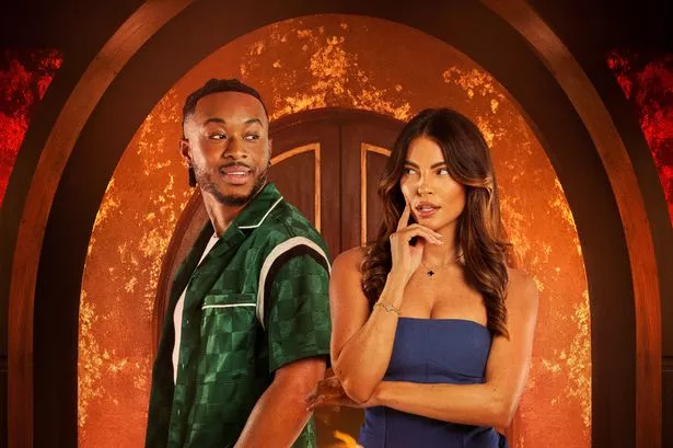 Biggs Chris و Rebecca Gormley في عرض ترويجي لخداع Netflix: الأعمال غير المكتملة.